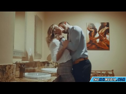 ❤️ Nalika pirang busty seduces anjeun dina restroom umum porno keras dina su.pornsos-com.ru